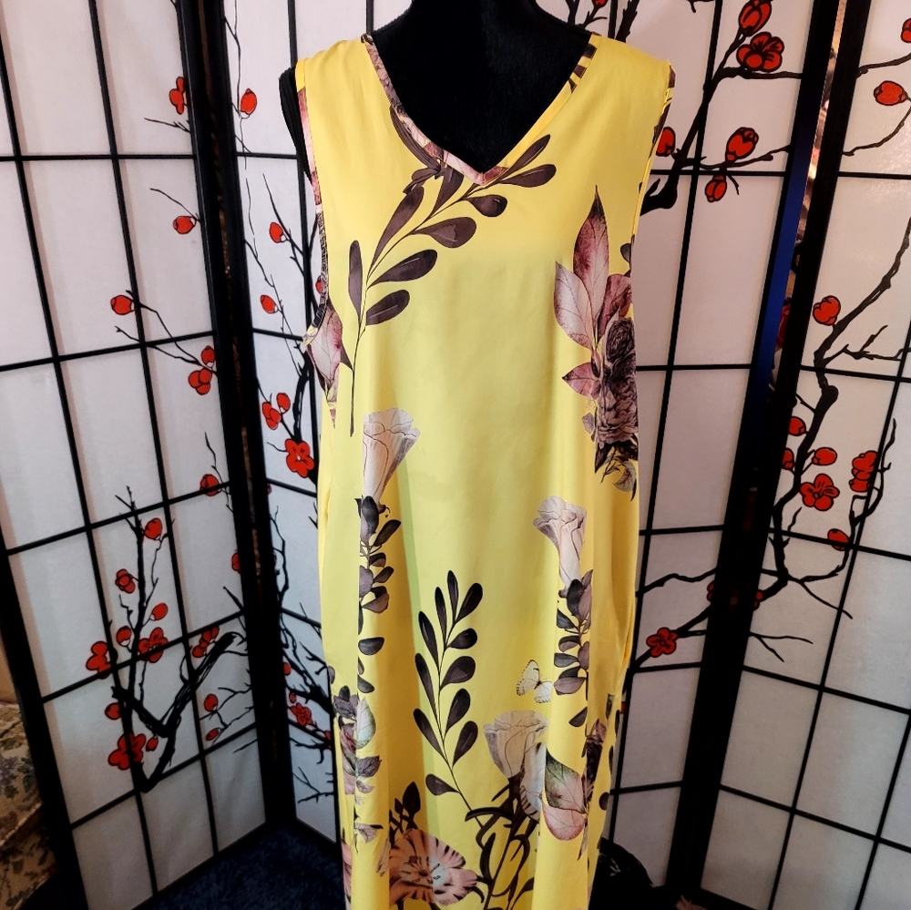 PRETTY GARDEN SOFT MELLO YELLOW SUNDRESS WITH PURPLE FLORAL BOUQUET/SIZE LARGE